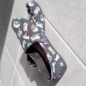 BOBS for Dogs Skechers Size 6